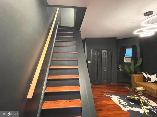 2112 S 3RD ST, Philadelphia, PA 19148