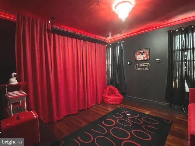 2112 S 3RD ST, Philadelphia, PA 19148