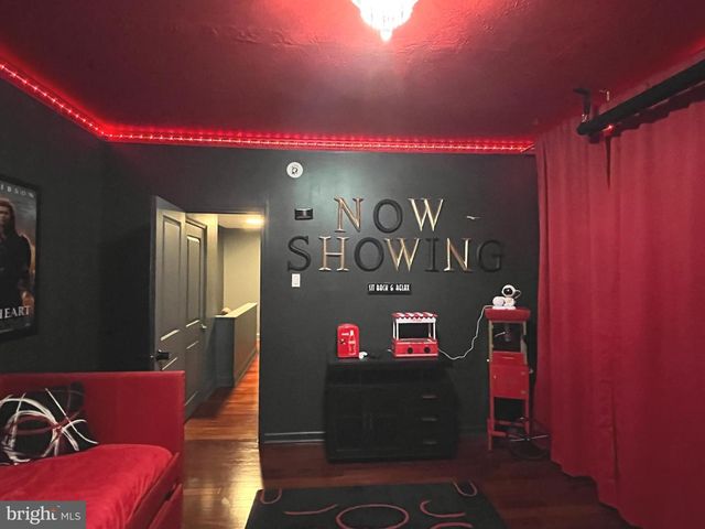 2112 S 3RD ST, Philadelphia, PA 19148