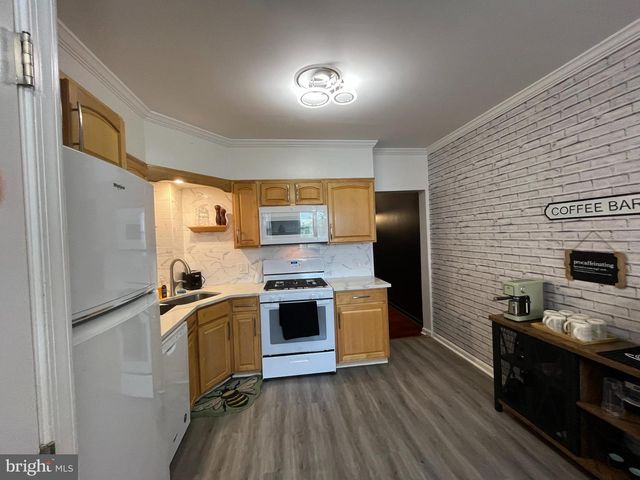 2112 S 3RD ST, Philadelphia, PA 19148