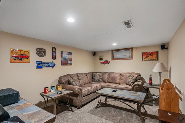 4000 53rd Street, Des Moines, IA 50310
