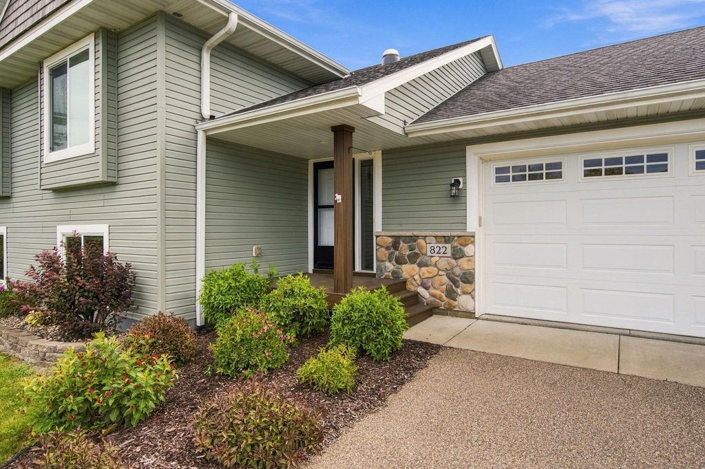 822 Deer Path, Montgomery, MN 56069 — photo 2
