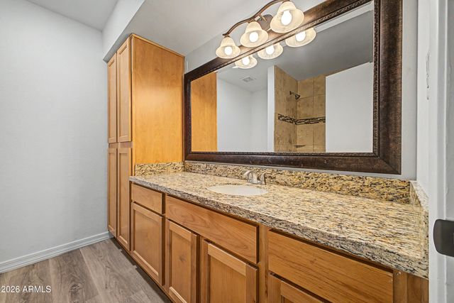 2905 W GLENDALE Avenue, Phoenix, AZ 85051