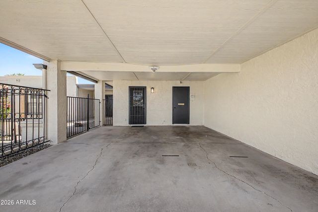 2905 W GLENDALE Avenue, Phoenix, AZ 85051