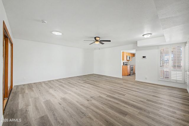 2905 W GLENDALE Avenue, Phoenix, AZ 85051