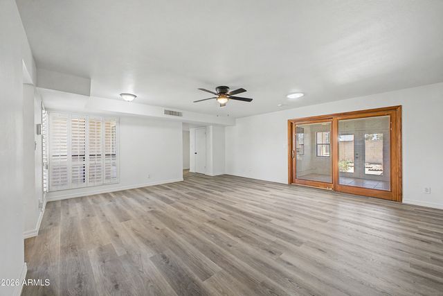2905 W GLENDALE Avenue, Phoenix, AZ 85051