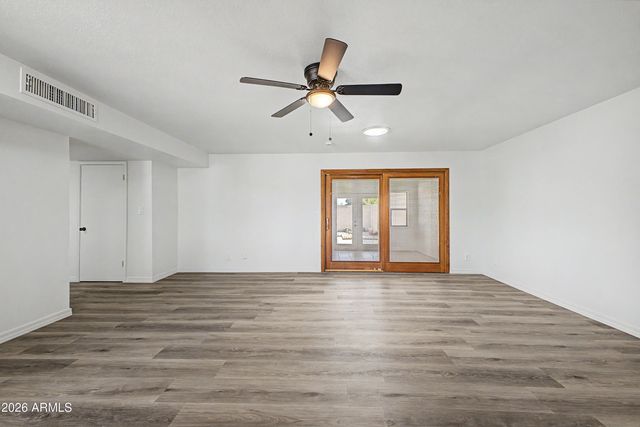 2905 W GLENDALE Avenue, Phoenix, AZ 85051