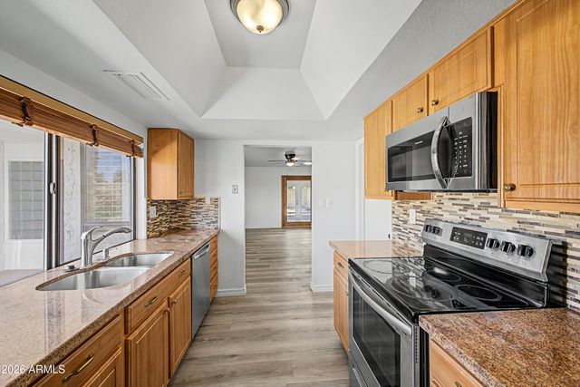 2905 W GLENDALE Avenue, Phoenix, AZ 85051