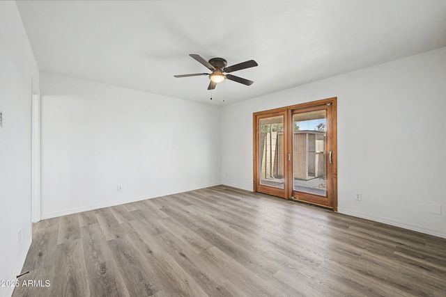 2905 W GLENDALE Avenue, Phoenix, AZ 85051