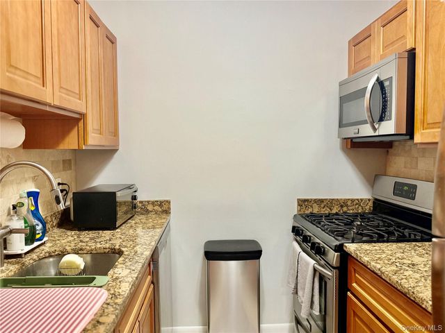 100 Lincoln Avenue 7B, Mineola, NY 11501