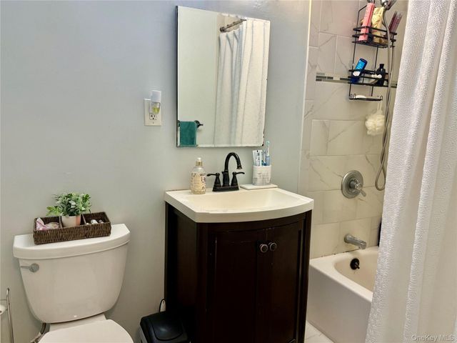 100 Lincoln Avenue 7B, Mineola, NY 11501