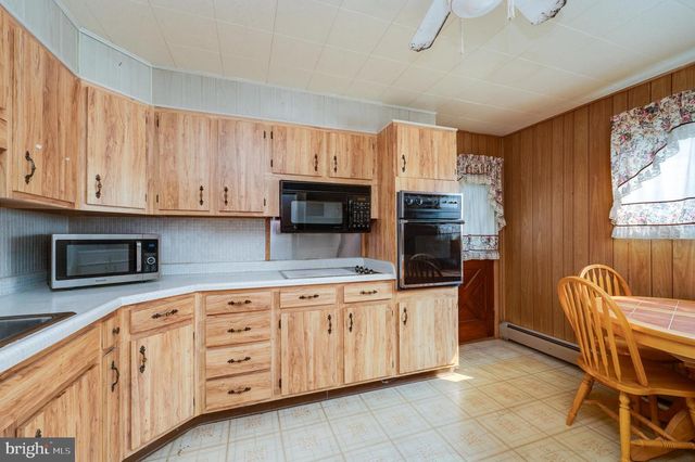 5214 WILSHIRE RD, Temple, PA 19560