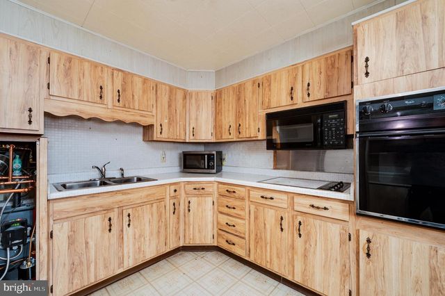 5214 WILSHIRE RD, Temple, PA 19560
