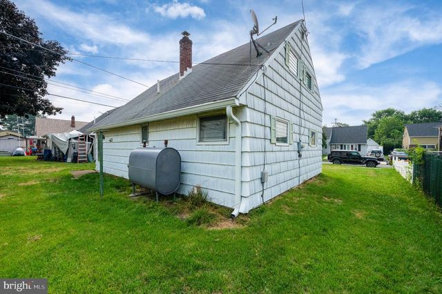 5214 WILSHIRE RD, Temple, PA 19560