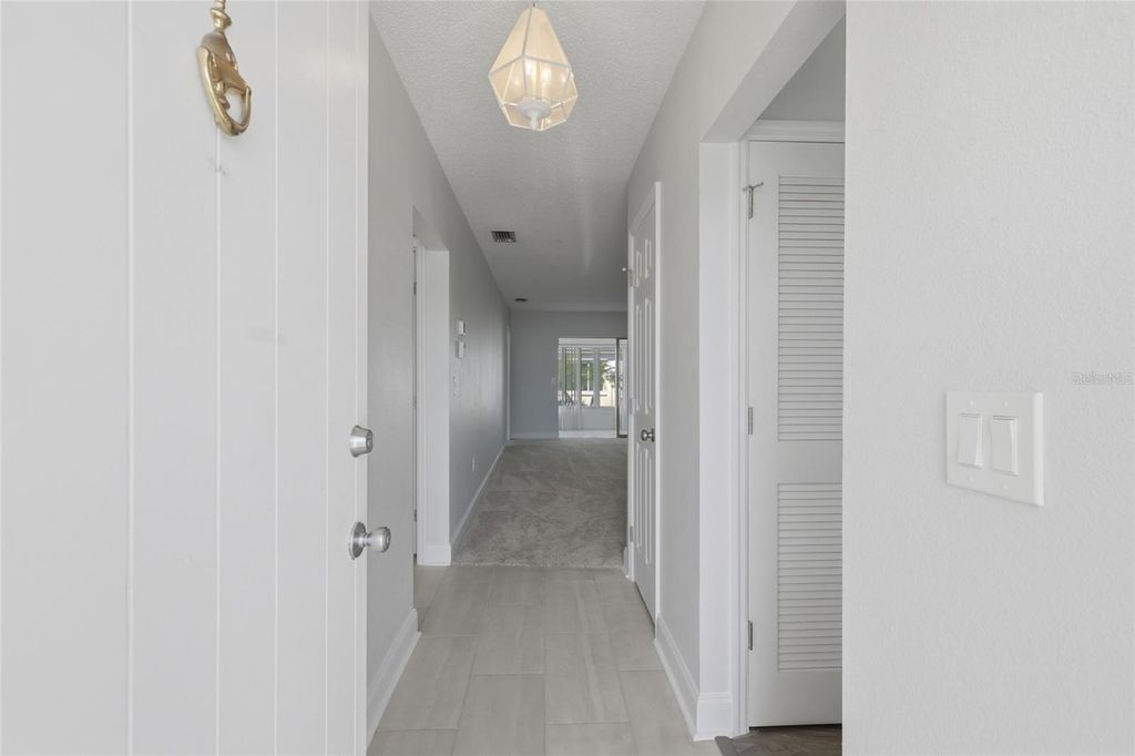 Image 2 of property listing at 9917 DESOTO COURT 9917, Bradenton, FL 34210