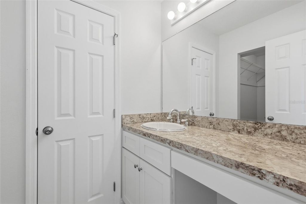 Image 14 of property listing at 9917 DESOTO COURT 9917, Bradenton, FL 34210
