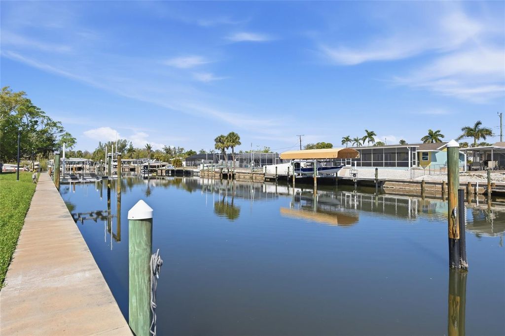 Image 21 of property listing at 9917 DESOTO COURT 9917, Bradenton, FL 34210
