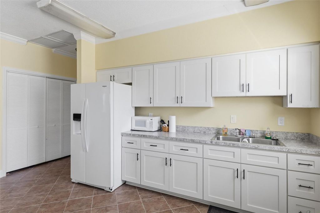 Image 27 of property listing at 9917 DESOTO COURT 9917, Bradenton, FL 34210