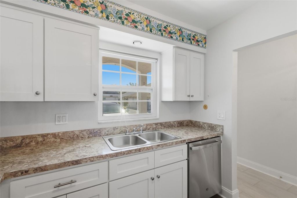 Image 5 of property listing at 9917 DESOTO COURT 9917, Bradenton, FL 34210