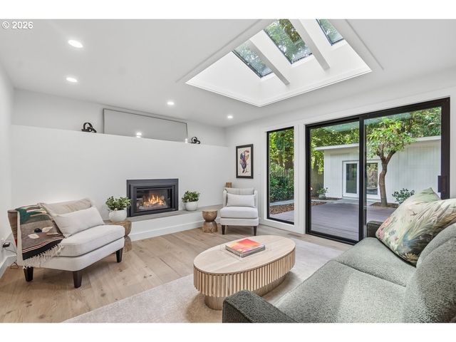 4980 CENTERWOOD St, Lake Oswego, OR 97035