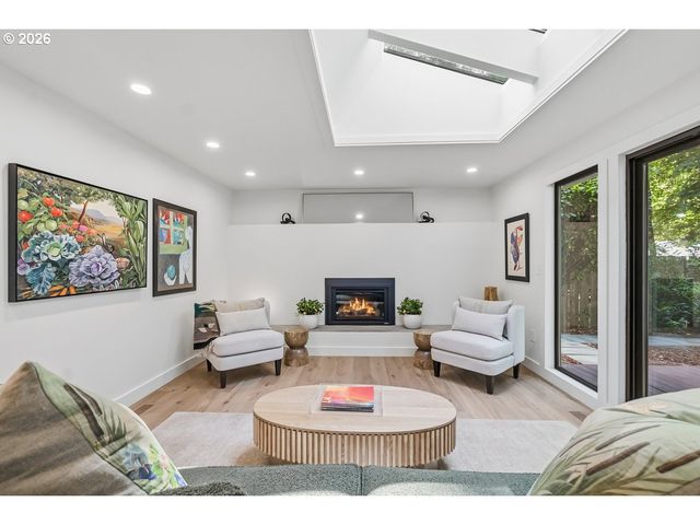 4980 CENTERWOOD St, Lake Oswego, OR 97035