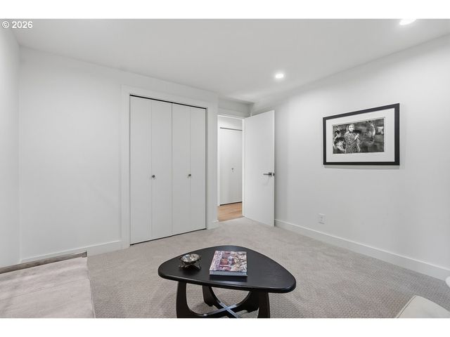 4980 CENTERWOOD St, Lake Oswego, OR 97035