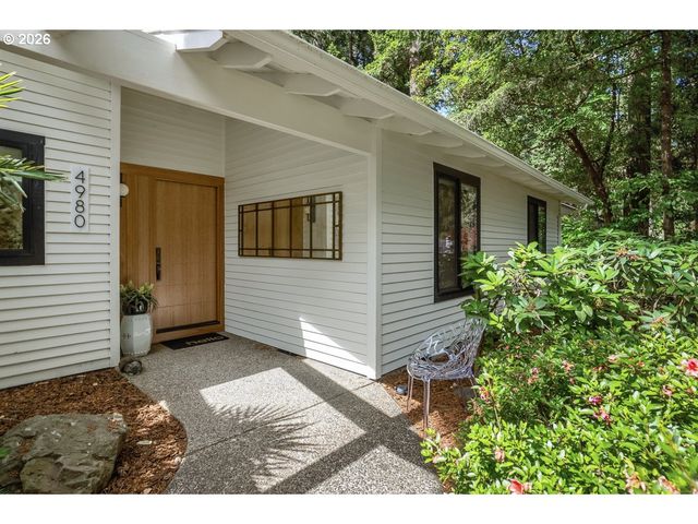 4980 CENTERWOOD St, Lake Oswego, OR 97035