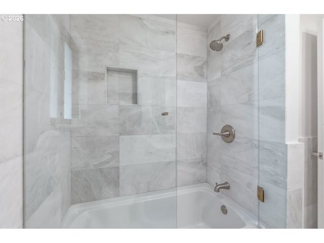 4980 CENTERWOOD St, Lake Oswego, OR 97035