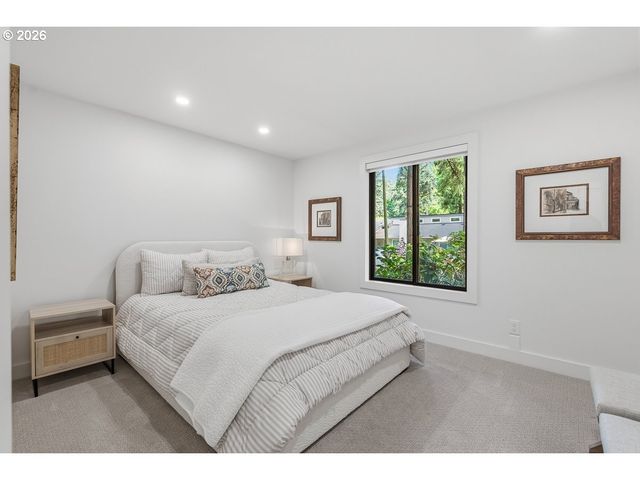 4980 CENTERWOOD St, Lake Oswego, OR 97035