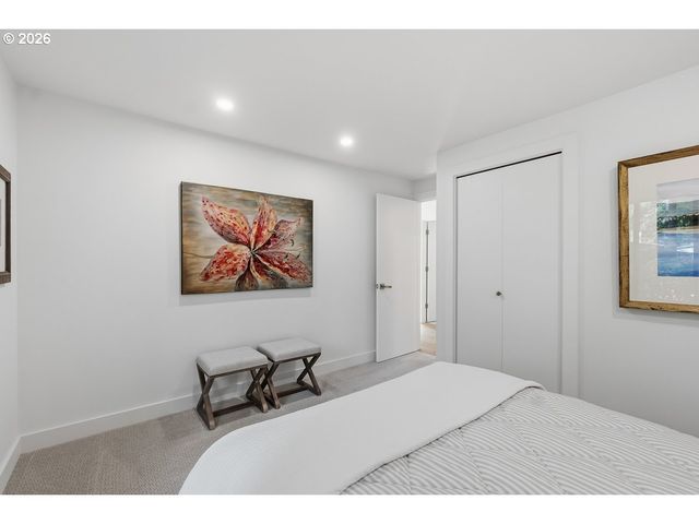 4980 CENTERWOOD St, Lake Oswego, OR 97035