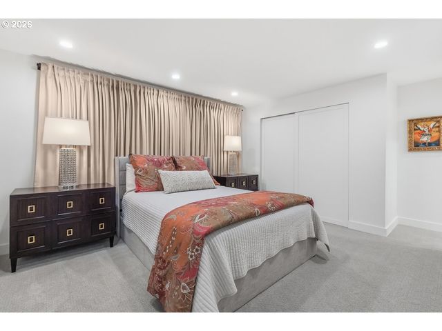 4980 CENTERWOOD St, Lake Oswego, OR 97035