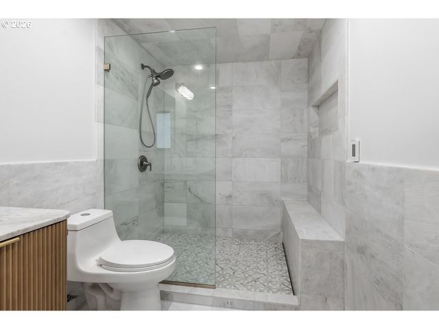 4980 CENTERWOOD St, Lake Oswego, OR 97035