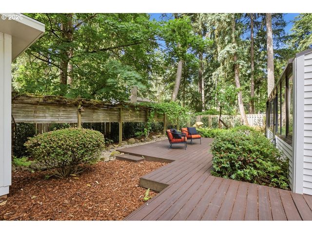 4980 CENTERWOOD St, Lake Oswego, OR 97035