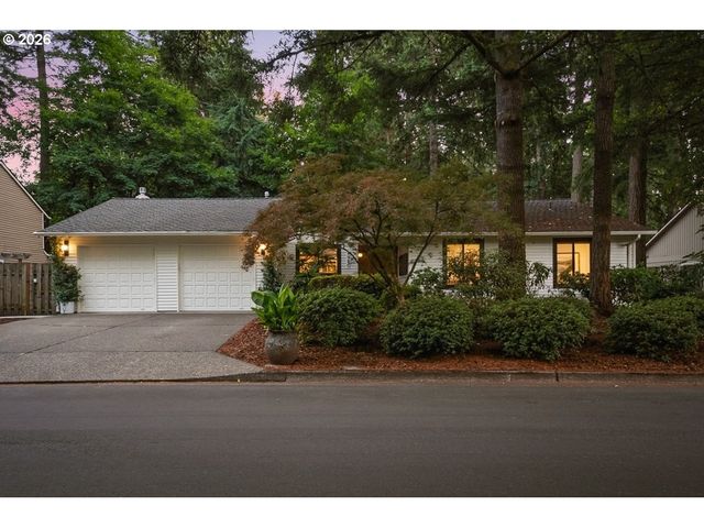 4980 CENTERWOOD St, Lake Oswego, OR 97035