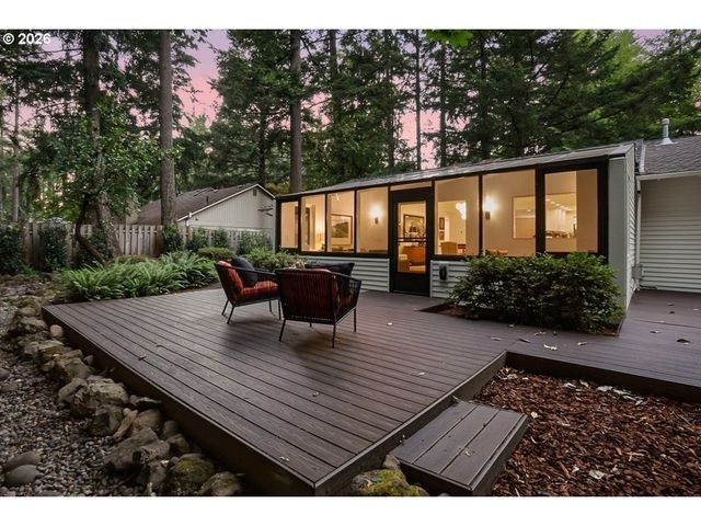 4980 CENTERWOOD St, Lake Oswego, OR 97035