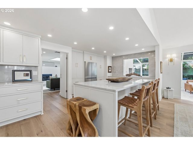 4980 CENTERWOOD St, Lake Oswego, OR 97035