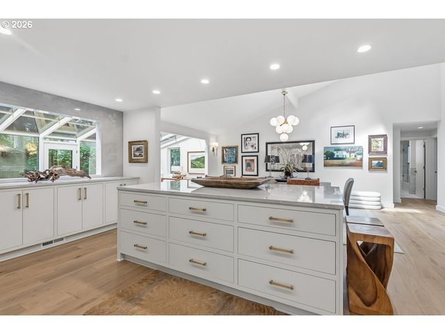 4980 CENTERWOOD St, Lake Oswego, OR 97035