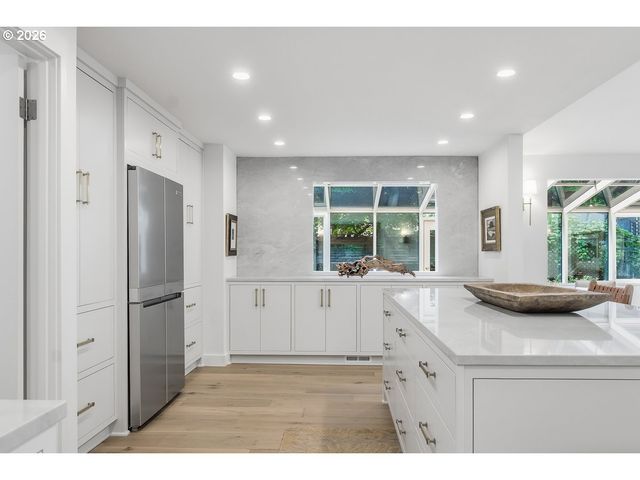 4980 CENTERWOOD St, Lake Oswego, OR 97035