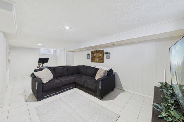 2916 W 60th Street, Minneapolis, MN 55410