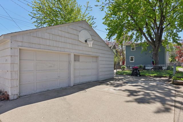 2916 W 60th Street, Minneapolis, MN 55410