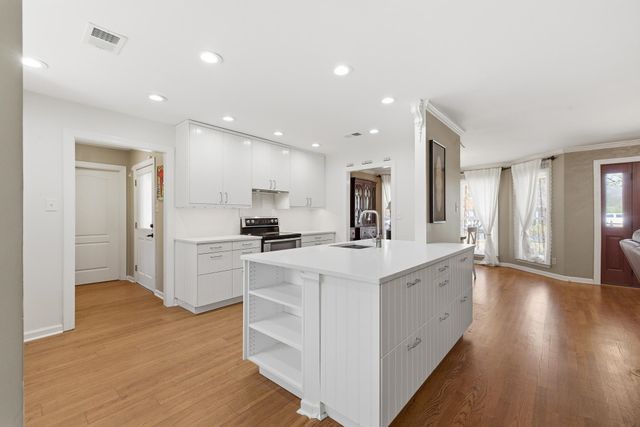 5167 TARRYTOWN DR, Memphis, TN 38117