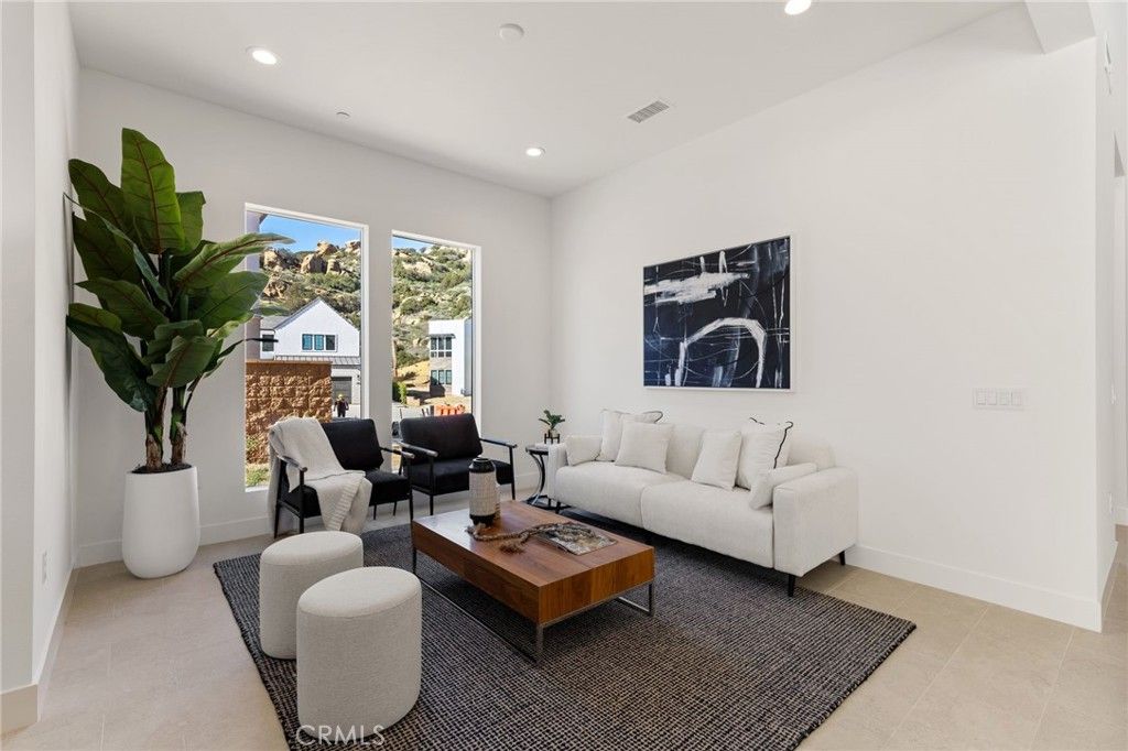 Image 15 of property listing at 9530 N Andora Avenue, Chatsworth, CA 91311