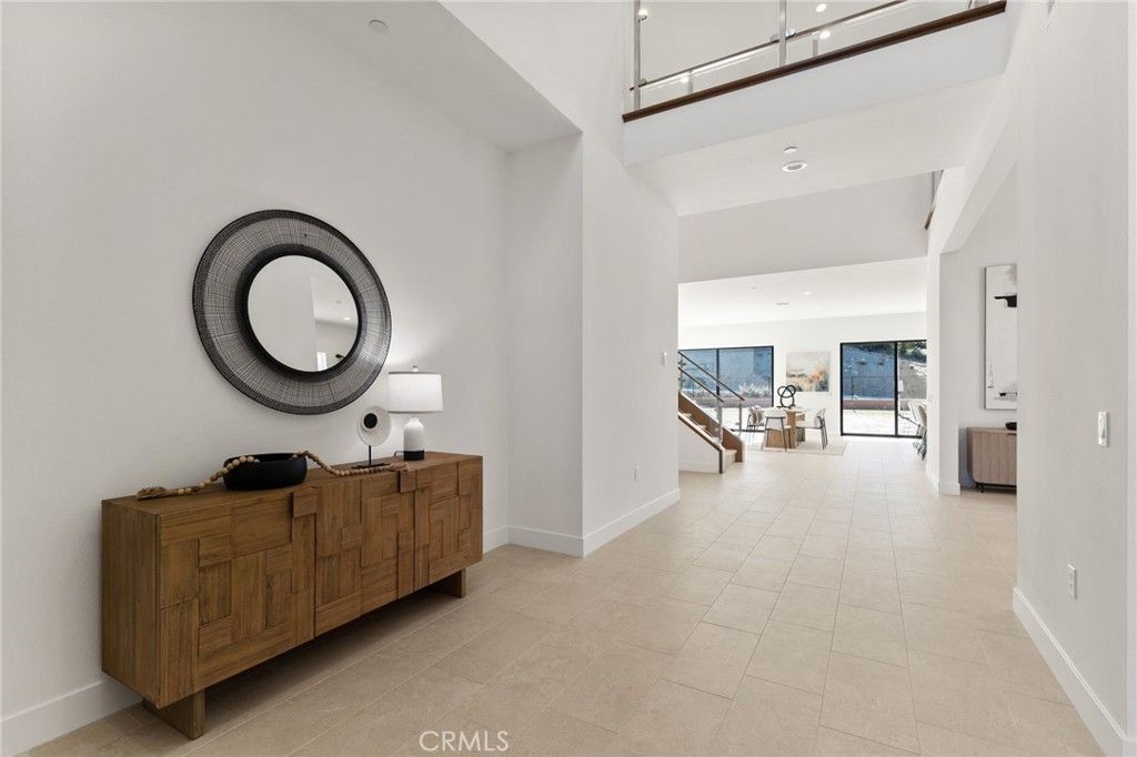 Image 2 of property listing at 9530 N Andora Avenue, Chatsworth, CA 91311