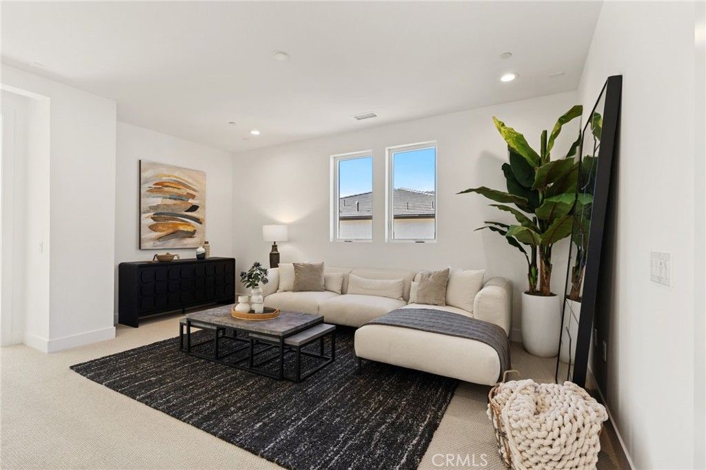 Image 20 of property listing at 9530 N Andora Avenue, Chatsworth, CA 91311