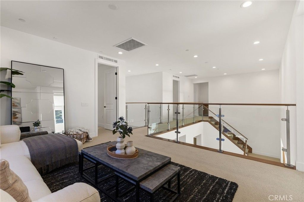 Image 22 of property listing at 9530 N Andora Avenue, Chatsworth, CA 91311