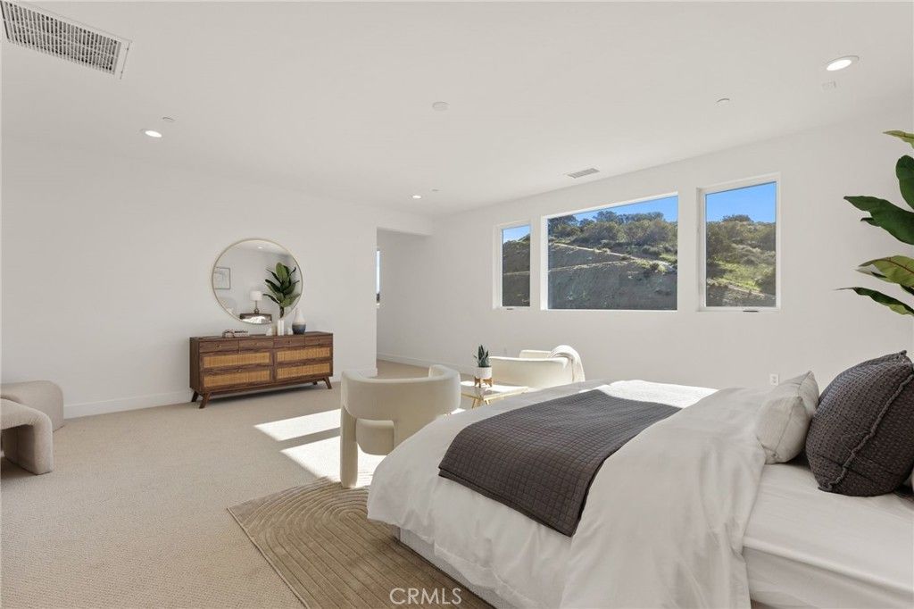 Image 24 of property listing at 9530 N Andora Avenue, Chatsworth, CA 91311