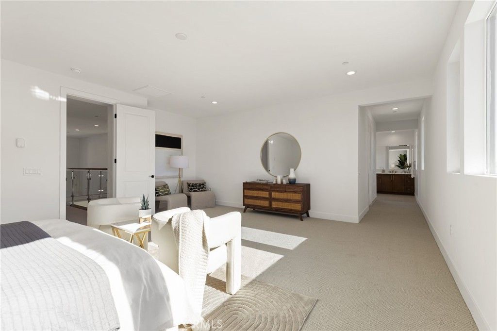 Image 25 of property listing at 9530 N Andora Avenue, Chatsworth, CA 91311