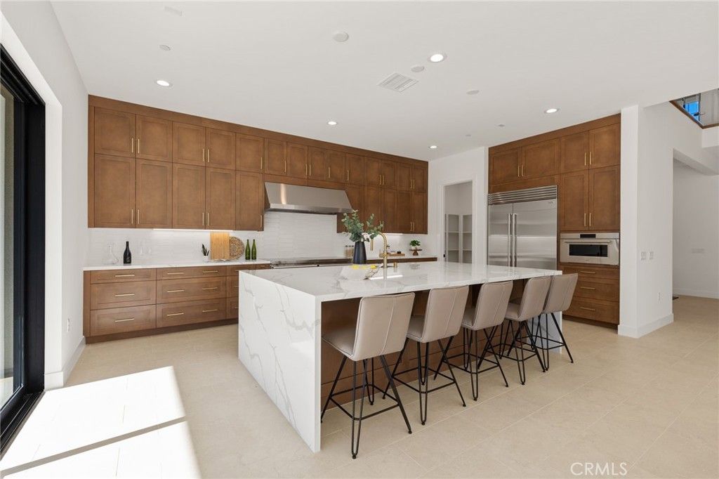 Image 8 of property listing at 9530 N Andora Avenue, Chatsworth, CA 91311