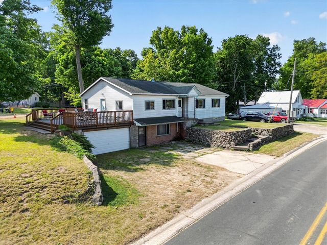 2610 S Shore Drive, Crystal, MI 48818