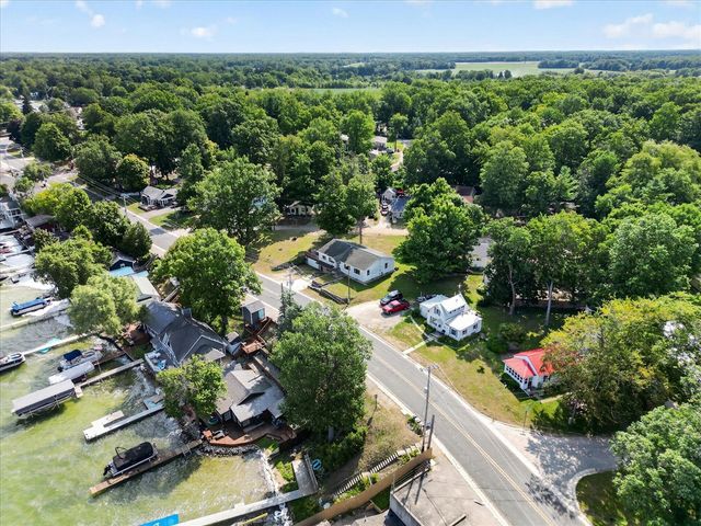 2610 S Shore Drive, Crystal, MI 48818